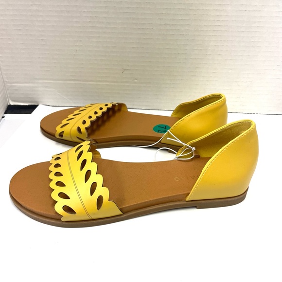 ANDIAMO Amarshall Yellow Open Toe Flats - Picture 3 of 7